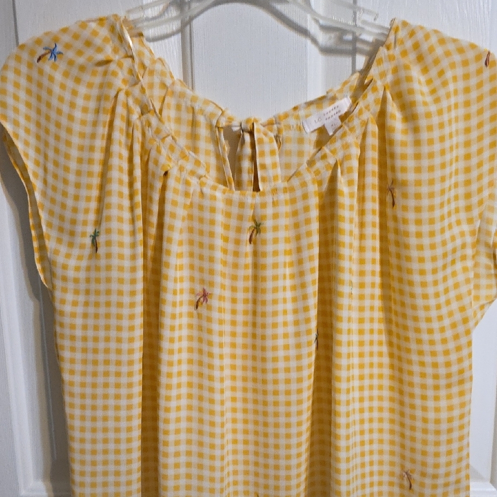 LC Lauren Conrad Smocked Cap Sleeve Blouse in Yellow and White - Picture 5 of 8